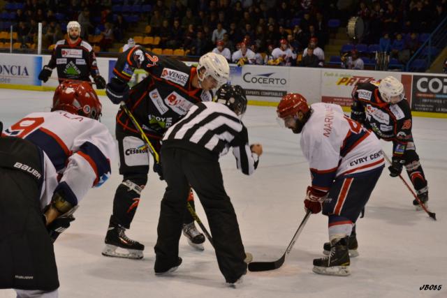 Photo hockey Division 2 - D2 : 10ème journée - A : La Roche-sur-Yon vs Evry - Repartir de l\ Photo hockey Division 2 - D2 : 10ème journée - A : La Roche-sur-Yon vs Evry - Repartir de l\