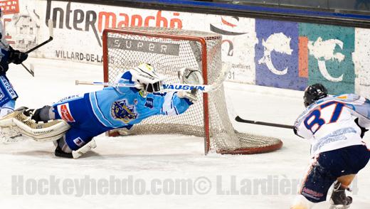 Photo hockey Division 2 - D2 : 13ème journée - A : Villard-de-Lans vs Clermont-Ferrand - Villard : départ canon 