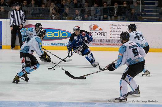 Photo hockey Division 2 - D2 : 13ème journée - B : Nantes vs Tours  - Nantes en pole position