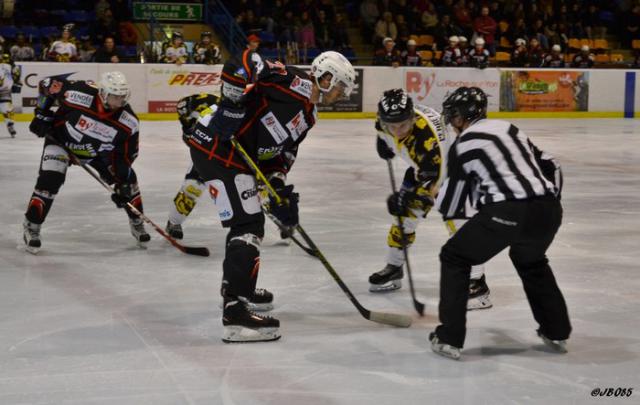 Photo hockey Division 2 - D2 : 13ème journée - A : La Roche-sur-Yon vs Roanne - Un cadeau de dernière minute Photo hockey Division 2 - D2 : 13ème journée - A : La Roche-sur-Yon vs Roanne - Un cadeau de dernière minute
