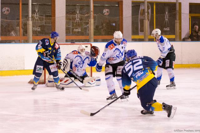 Photo hockey Division 2 - D2 : 14ème journée - B : Limoges vs Courchevel-Méribel-Pralognan - Les Taureaux de Feu ont mangé les Bouquetins
