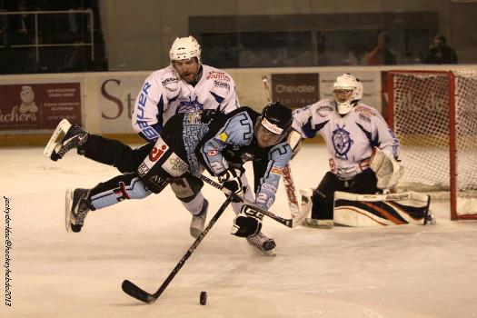 Photo hockey Division 2 - D2 : 14ème journée - B : Tours  vs Courchevel-Méribel-Pralognan - Tours, dominé, s