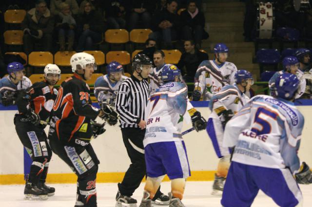 Photo hockey Division 2 - D2 : 16ème journée - A : La Roche-sur-Yon vs Clermont-Ferrand - Les Aigles reviennent à l\ Photo hockey Division 2 - D2 : 16ème journée - A : La Roche-sur-Yon vs Clermont-Ferrand - Les Aigles reviennent à l\