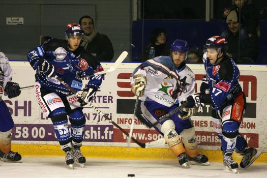Photo hockey Division 2 - D2 : 17ème journée - B : Nantes vs Clermont-Ferrand - Une victoire de plus pour les Corsaires mais… Photo hockey Division 2 - D2 : 17ème journée - B : Nantes vs Clermont-Ferrand - Une victoire de plus pour les Corsaires mais…