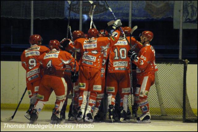 Photo hockey Division 2 - D2 : 2ème journée - B : Amnéville vs Courchevel-Méribel-Pralognan - Sur de bons rails Photo hockey Division 2 - D2 : 2ème journée - B : Amnéville vs Courchevel-Méribel-Pralognan - Sur de bons rails