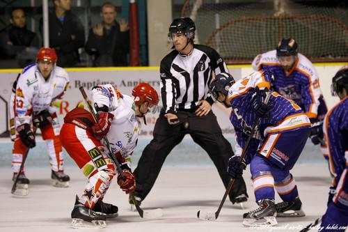 Photo hockey Division 2 - D2 : 3ème journée - A : Clermont-Ferrand vs Amnéville - Jeu physique et victoire amnevilloise