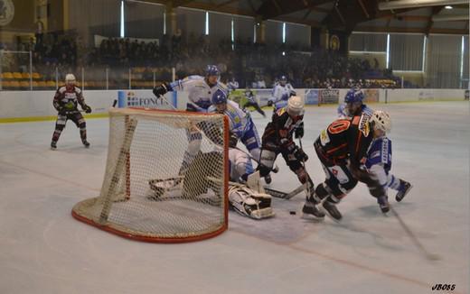Photo hockey Division 2 - D2 : 3ème journée - A : La Roche-sur-Yon vs Villard-de-Lans - La Roche déroule