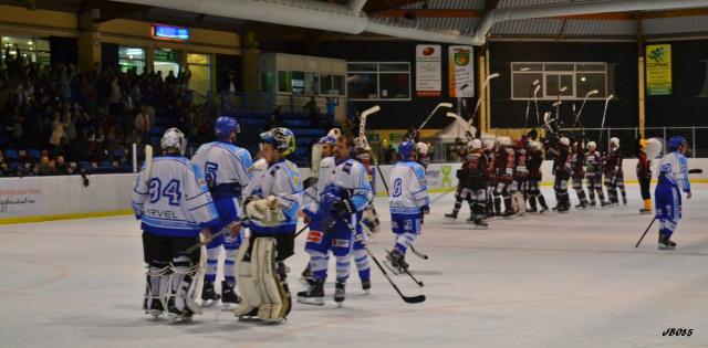 Photo hockey Division 2 - D2 : 3ème journée - A : La Roche-sur-Yon vs Villard-de-Lans - La Roche déroule