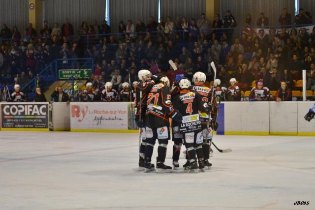 Photo hockey Division 2 - D2 : 3ème journée - A : La Roche-sur-Yon vs Villard-de-Lans - La Roche déroule Photo hockey Division 2 - D2 : 3ème journée - A : La Roche-sur-Yon vs Villard-de-Lans - La Roche déroule