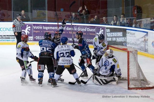 Photo hockey Division 2 - D2 : 5ème journée - B : Nantes vs Compiègne - Nantes inflige une correction à Compiègne Photo hockey Division 2 - D2 : 5ème journée - B : Nantes vs Compiègne - Nantes inflige une correction à Compiègne