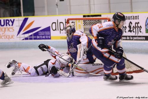 Photo hockey Division 2 - D2 : 7ème journée - A : Clermont-Ferrand vs La Roche-sur-Yon - Clermont impose sa hargne puis implose