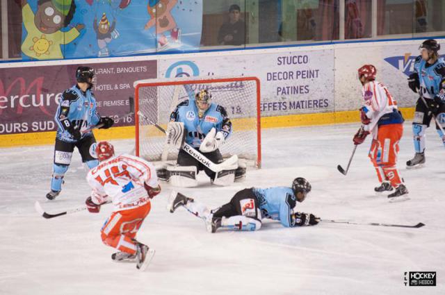 Photo hockey Division 2 - D2 : 7ème journée - B : Tours  vs Valence - Coup de tonnerre en Touraine
