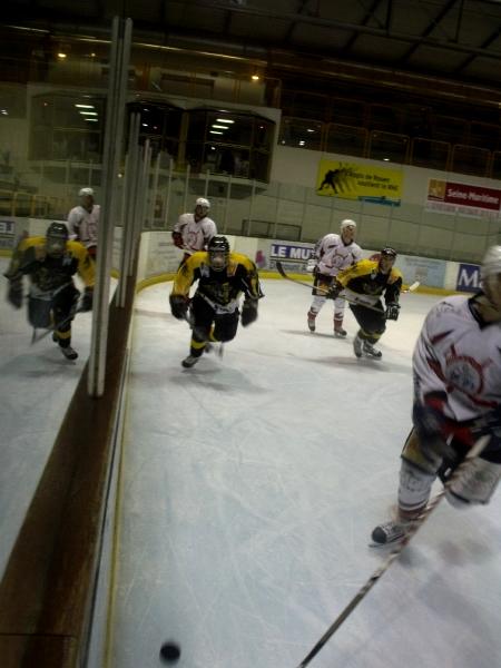 Photo hockey Division 2 - D2 : 8ème journée poule A : Rouen II vs Courchevel-Méribel-Pralognan - Naufrage à l\ Photo hockey Division 2 - D2 : 8ème journée poule A : Rouen II vs Courchevel-Méribel-Pralognan - Naufrage à l\
