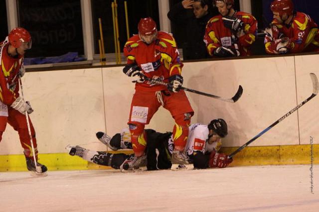 Photo hockey Division 2 - D2 : Play Down 2ème journée : Orléans vs Metz - Orléans reprend espoir Photo hockey Division 2 - D2 : Play Down 2ème journée : Orléans vs Metz - Orléans reprend espoir
