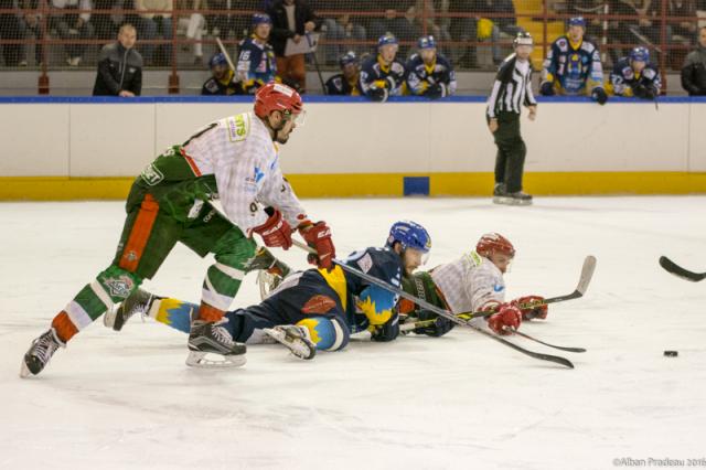 Photo hockey Division 2 - D2 : Play Off - 1/2 Finale - match 1 : Limoges vs Cergy-Pontoise - Limoges s\ Photo hockey Division 2 - D2 : Play Off - 1/2 Finale - match 1 : Limoges vs Cergy-Pontoise - Limoges s\