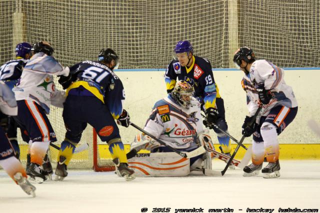 Photo hockey Division 2 - D2 : Play Off - 1/8ème de finale - Aller : Limoges vs Clermont-Ferrand - Les Taureaux de Feu dans la douleur