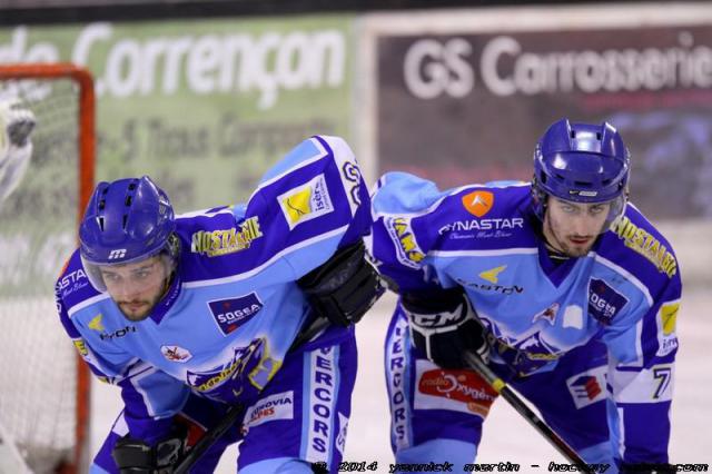 Photo hockey Division 2 - D2 : Play Off - 1/8ème de finale - Aller : Villard-de-Lans vs Annecy - Villard et Annecy dos à dos !