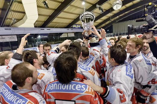 Photo hockey Division 2 - D2 : play-off : finale, match 2 : Amnéville vs Annecy - Les Chevaliers du Lac deviennent Rois Photo hockey Division 2 - D2 : play-off : finale, match 2 : Amnéville vs Annecy - Les Chevaliers du Lac deviennent Rois