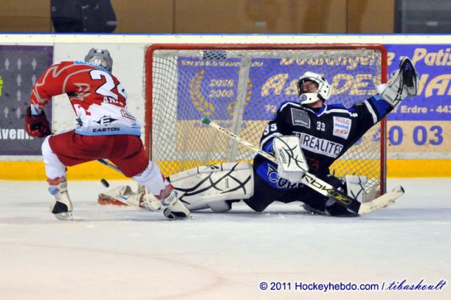 Photo hockey Division 2 - D2 : play-off, 1/4 de finale, match aller : Nantes vs Annecy - Corsaires et Chevaliers dos à dos
