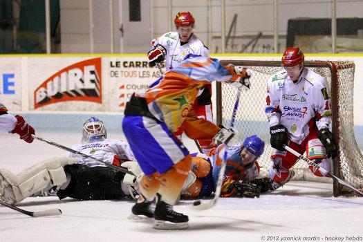 Photo hockey Division 2 - D2 : play-off, 1/8ème de finale, match aller : Clermont-Ferrand vs Amnéville - Clermont résiste puis s