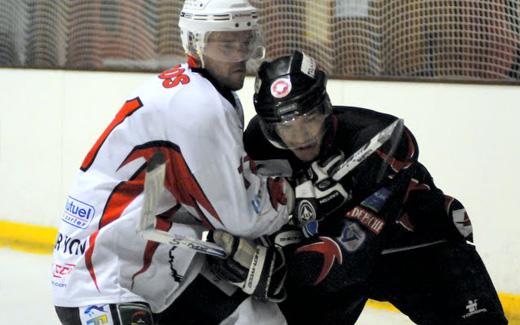 Photo hockey Division 2 - D2 : Play off 1/2 de finale : Toulouse-Blagnac vs La Roche-sur-Yon - Dos à dos