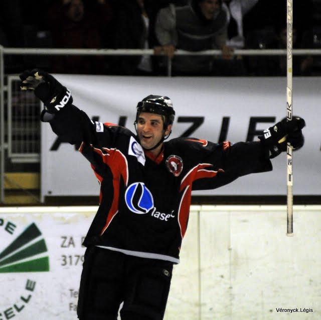 Photo hockey Division 2 - D2 : Play off 1/2 de finale : Toulouse-Blagnac vs La Roche-sur-Yon - Dos à dos
