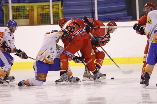 Photo hockey Division 2 - D2 : Play off 1/8 de finale : Cholet  vs Clermont-Ferrand - Les Dogs poursuivent l’aventure, les Sangliers passent à la trappe.