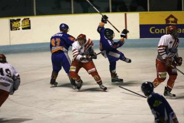 Photo hockey Division 2 - D2 : Play off 1/8 de finale : Clermont-Ferrand vs Cholet - Clermont défait avec les honneurs Photo hockey Division 2 - D2 : Play off 1/8 de finale : Clermont-Ferrand vs Cholet - Clermont défait avec les honneurs