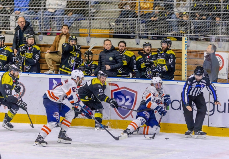 Photo hockey Division 2 - Division 2 - 1/2 de Finale - Match 3 : Roanne vs Montpellier  - Roanne y croit mais trop tard