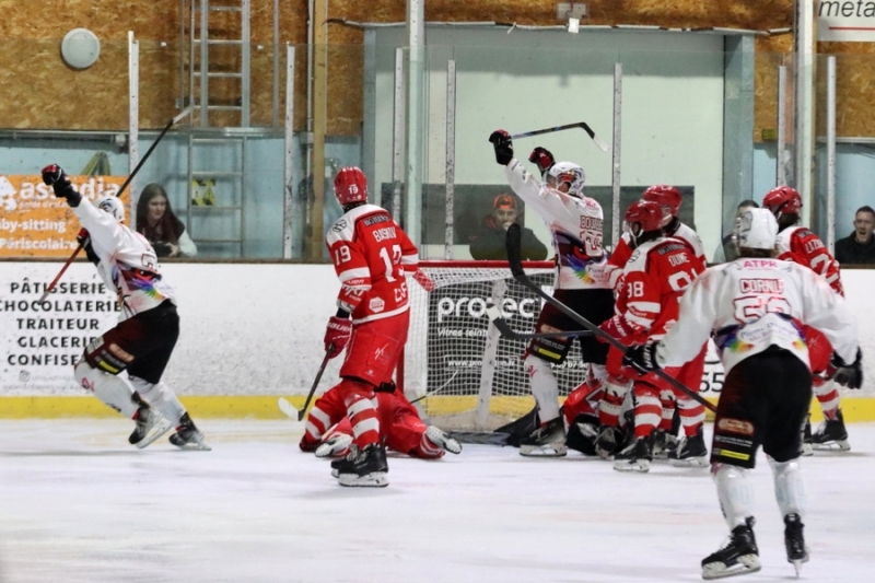 Photo hockey Division 2 - Division 2 - 1/2 de Finale - Match 3 : Valence vs La Roche-sur-Yon - Et 1, et 2, et 3 zéro - Billet pour la finale Photo hockey Division 2 - Division 2 - 1/2 de Finale - Match 3 : Valence vs La Roche-sur-Yon - Et 1, et 2, et 3 zéro - Billet pour la finale