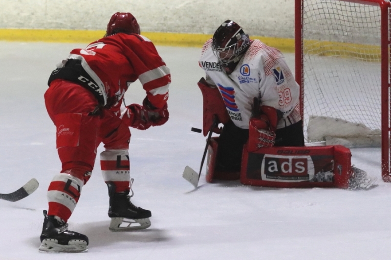 Photo hockey Division 2 - Division 2 - 1/2 de Finale - Match 3 : Valence vs La Roche-sur-Yon - Et 1, et 2, et 3 zéro - Billet pour la finale Photo hockey Division 2 - Division 2 - 1/2 de Finale - Match 3 : Valence vs La Roche-sur-Yon - Et 1, et 2, et 3 zéro - Billet pour la finale