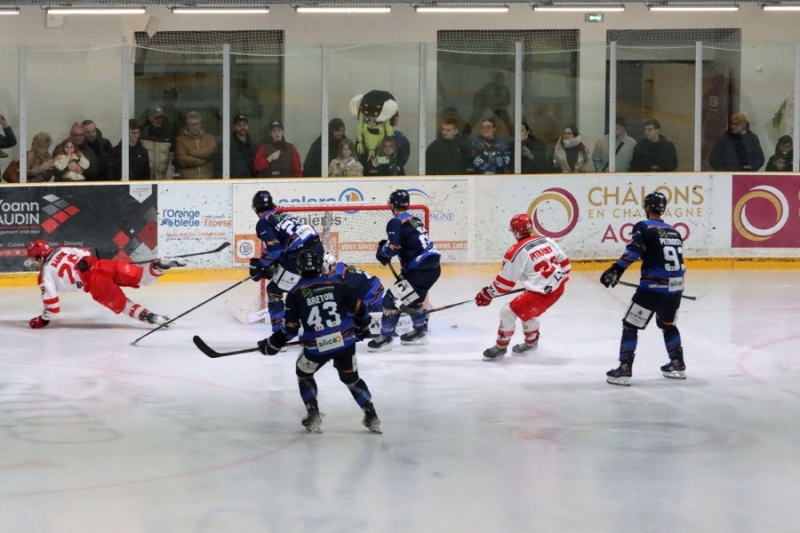 Photo hockey Division 2 - Division 2 - 1/4 de Finale - Match 1 : Châlons-en-Champagne vs Valence - Les Lynx ont fait le match qu’il fallait