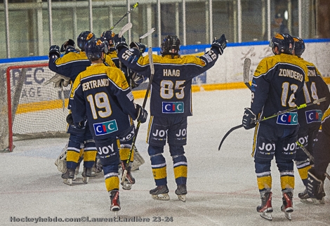 Photo hockey Division 2 - Division 2 - 1/4 de Finale - Match 1 : Villard-de-Lans vs La Roche-sur-Yon - Les Ours écartent les Hogly Photo hockey Division 2 - Division 2 - 1/4 de Finale - Match 1 : Villard-de-Lans vs La Roche-sur-Yon - Les Ours écartent les Hogly