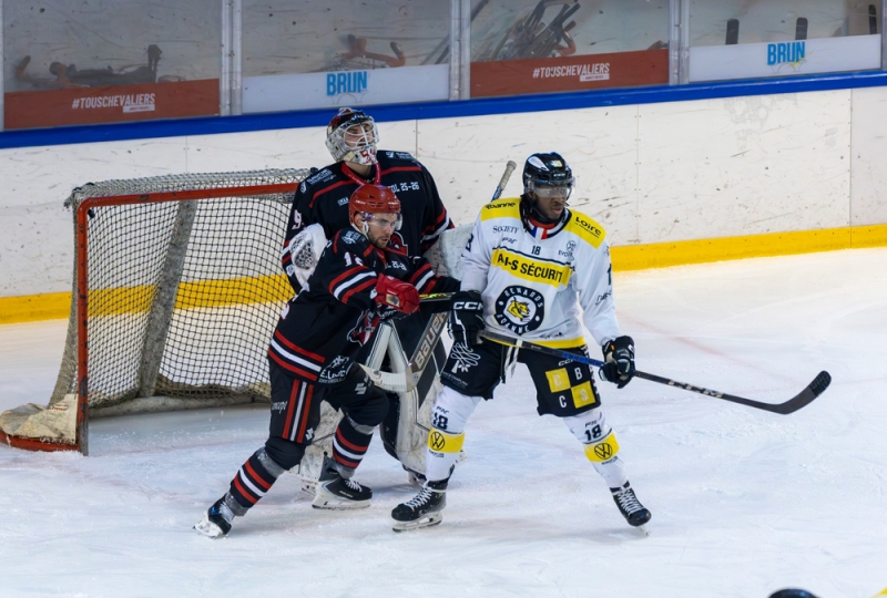 Photo hockey Division 2 - Division 2 : 13ème journée : Annecy vs Roanne - Les Chevaliers du lac frappent fort