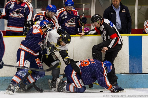 Photo hockey Division 2 - Division 2 : 14ème journée : Clermont-Ferrand vs Chambéry - Par indiscipline Clermont perd la partie Photo hockey Division 2 - Division 2 : 14ème journée : Clermont-Ferrand vs Chambéry - Par indiscipline Clermont perd la partie