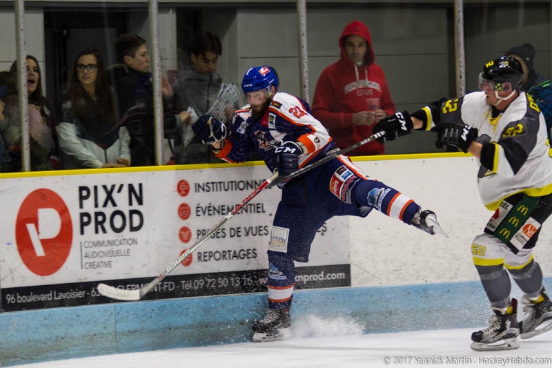Photo hockey Division 2 - Division 2 : 14ème journée : Clermont-Ferrand vs Chambéry - Par indiscipline Clermont perd la partie Photo hockey Division 2 - Division 2 : 14ème journée : Clermont-Ferrand vs Chambéry - Par indiscipline Clermont perd la partie