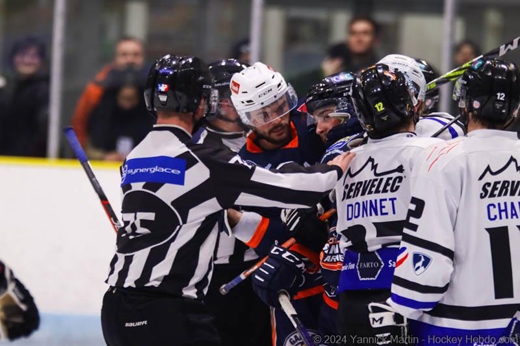 Photo hockey Division 2 - Division 2 : 14ème journée : Clermont-Ferrand vs Courchevel-Méribel-Pralognan - Clermont est stoppé net par le HCMP