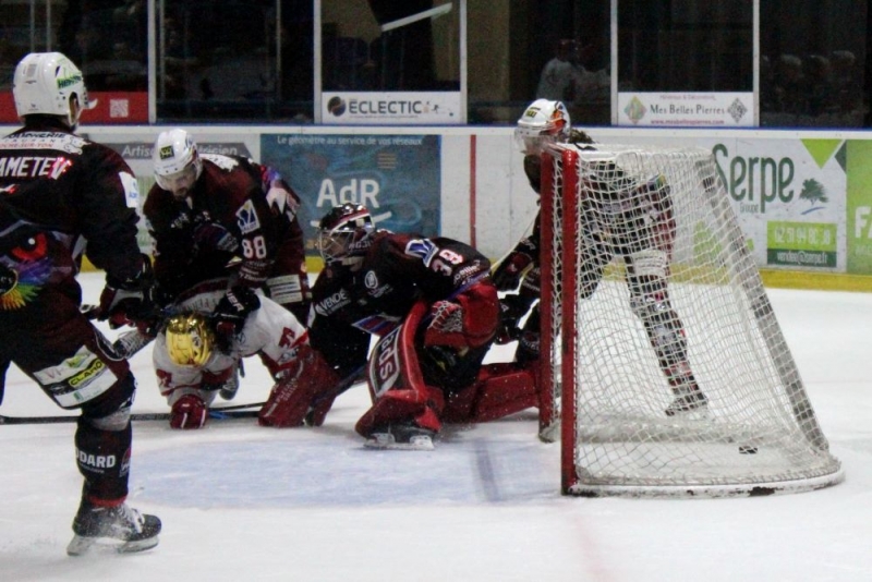 Photo hockey Division 2 - Division 2 : 15ème journée : La Roche-sur-Yon vs Valence - Valence fait la passe de 3 en Vendée