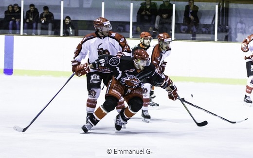 Photo hockey Division 2 - Division 2 : 16ème journée : Valence vs Annecy - La hiérarchie respectée Photo hockey Division 2 - Division 2 : 16ème journée : Valence vs Annecy - La hiérarchie respectée