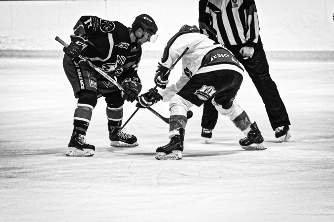 Photo hockey Division 2 - Division 2 : 16ème journée : Valence vs Annecy - La hiérarchie respectée Photo hockey Division 2 - Division 2 : 16ème journée : Valence vs Annecy - La hiérarchie respectée
