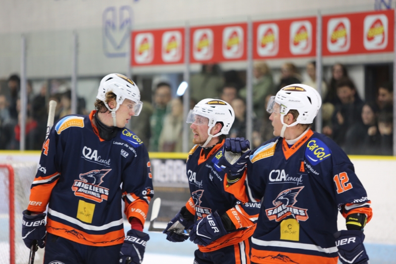 Photo hockey Division 2 - Division 2 : 16ème journée : Clermont-Ferrand vs Montpellier - Clermont fait aussi chuter Montpellier Photo hockey Division 2 - Division 2 : 16ème journée : Clermont-Ferrand vs Montpellier - Clermont fait aussi chuter Montpellier