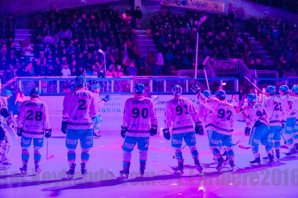 Photo hockey Division 2 - Division 2 : 18ème journée - A : Villard-de-Lans vs Asnières - Villard fait le spectacle en rose ! 