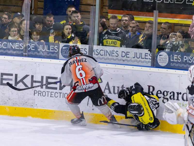 Photo hockey Division 2 - Division 2 : 18ème journée : Roanne vs Mulhouse - Les Renards déroulent avant les play-offs Photo hockey Division 2 - Division 2 : 18ème journée : Roanne vs Mulhouse - Les Renards déroulent avant les play-offs