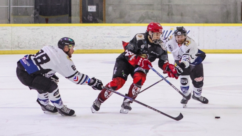 Photo hockey Division 2 - Division 2 : 1Ã¨re journÃ©e : Vaujany vs Courchevel-Méribel-Pralognan - Courte défaite en prolongation