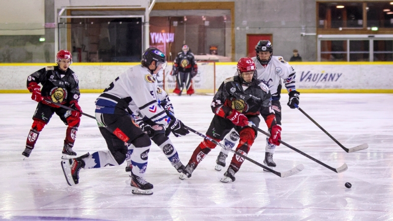 Photo hockey Division 2 - Division 2 : 1Ã¨re journÃ©e : Vaujany vs Courchevel-Méribel-Pralognan - Courte défaite en prolongation