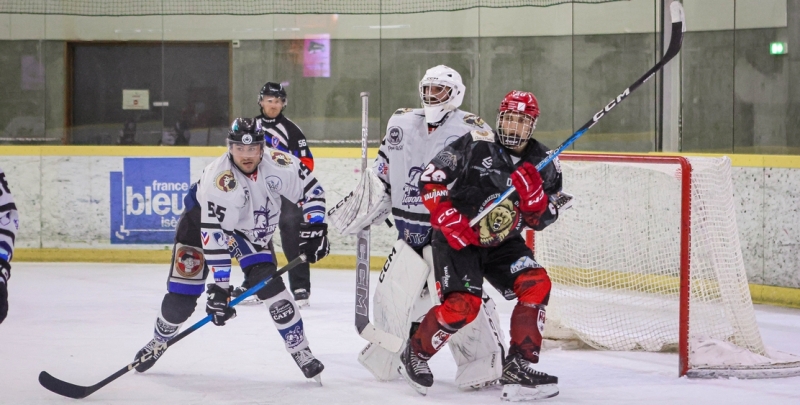 Photo hockey Division 2 - Division 2 : 1Ã¨re journÃ©e : Vaujany vs Courchevel-Méribel-Pralognan - Courte défaite en prolongation
