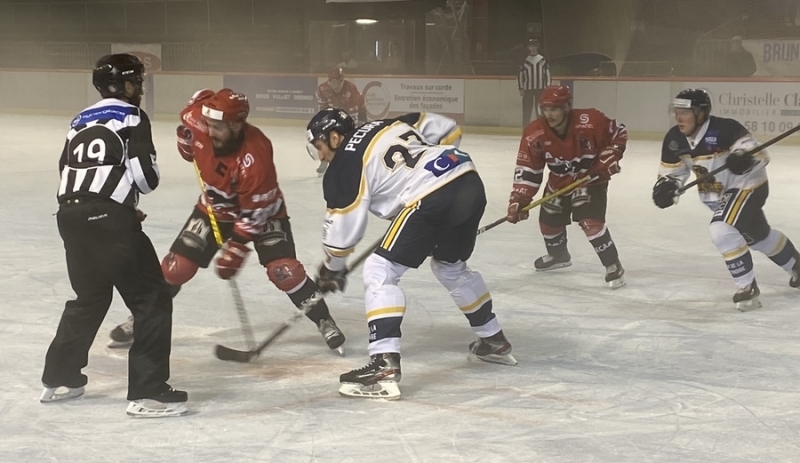Photo hockey Division 2 - Division 2 : 1ère journée : Annecy vs Villard-de-Lans - Chevaliers et Ours au coude à coude Photo hockey Division 2 - Division 2 : 1ère journée : Annecy vs Villard-de-Lans - Chevaliers et Ours au coude à coude