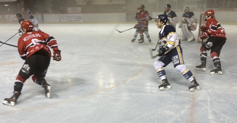Photo hockey Division 2 - Division 2 : 1ère journée : Annecy vs Villard-de-Lans - Chevaliers et Ours au coude à coude Photo hockey Division 2 - Division 2 : 1ère journée : Annecy vs Villard-de-Lans - Chevaliers et Ours au coude à coude
