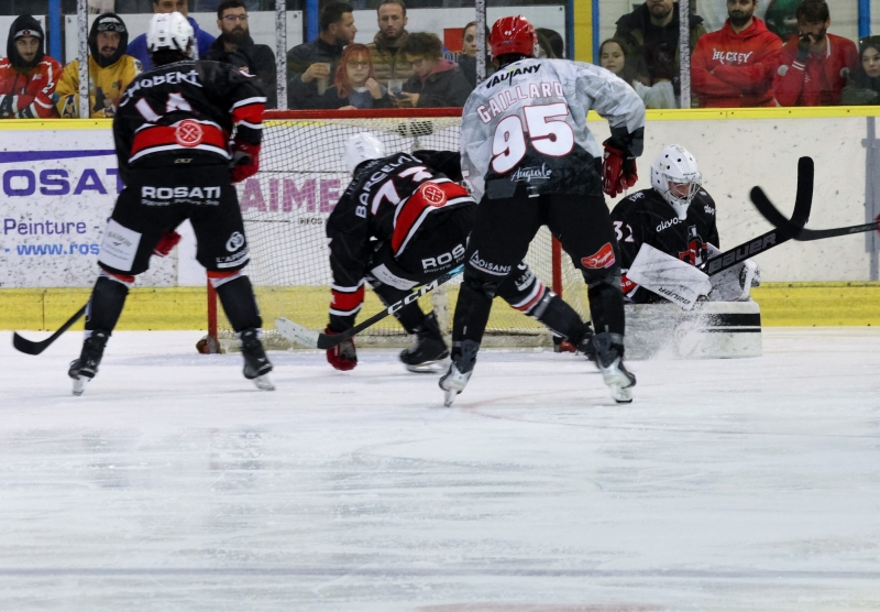 Photo hockey Division 2 - Division 2 : 2ème journée : Dijon  vs Vaujany - Les jeunes Grizzlys plus rapides