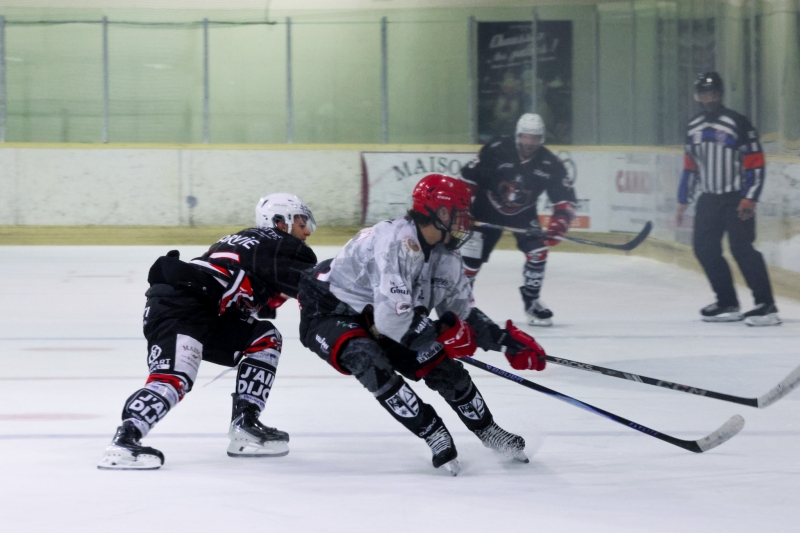 Photo hockey Division 2 - Division 2 : 2ème journée : Dijon  vs Vaujany - Les jeunes Grizzlys plus rapides